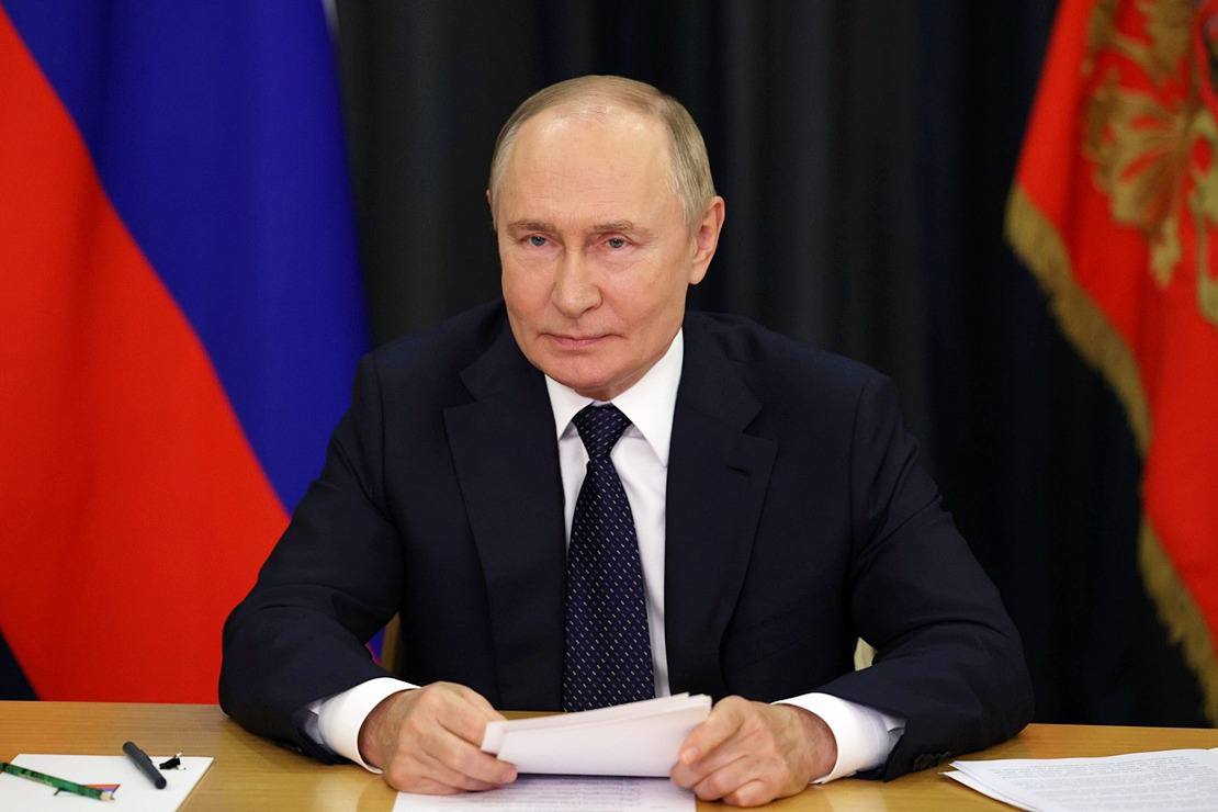 Владимир Путин поздравил Святейшего Патриарха Московского и всея Руси Кирилла с Днём Победы