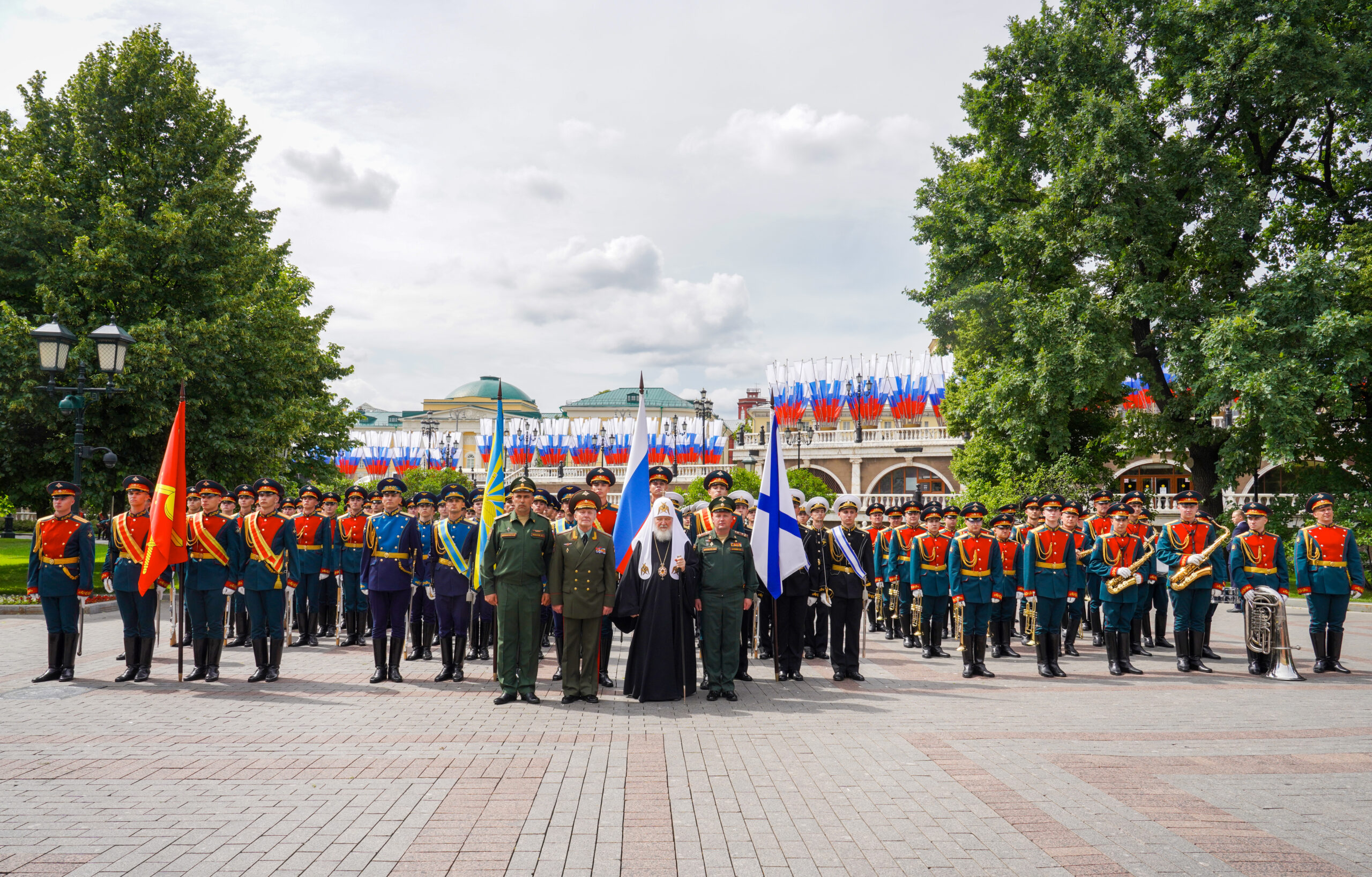 В 85-ю годовщину начала Великой Отечественной войны Патриарх Кирилл возложил венок к могиле Неизвестного солдата у Кремлевской стены