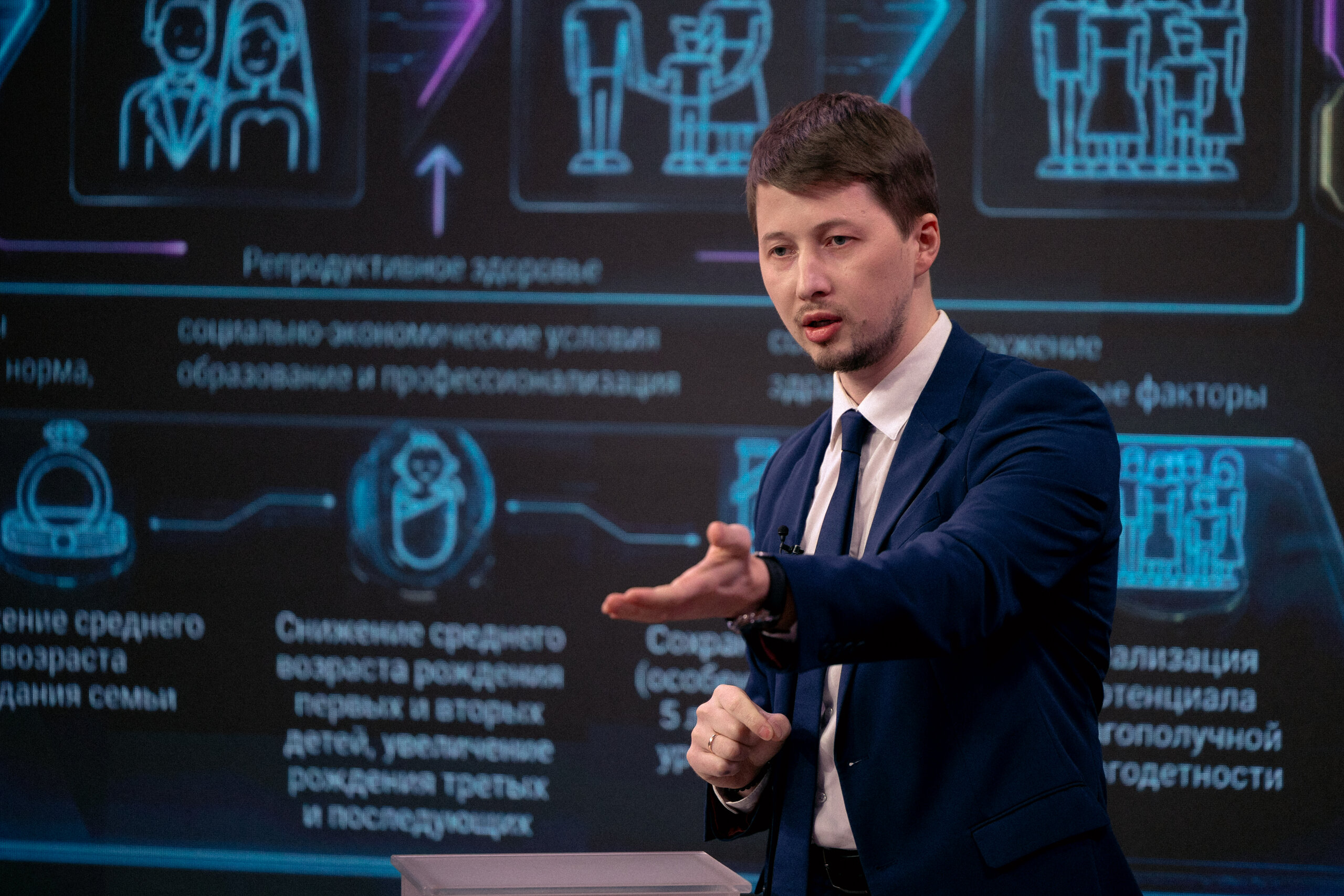 Просемейное отношение общества, сопровождение беременных, поддержка работодателей и включение бабушке в воспитание внуков: Григорий Сайфуллин