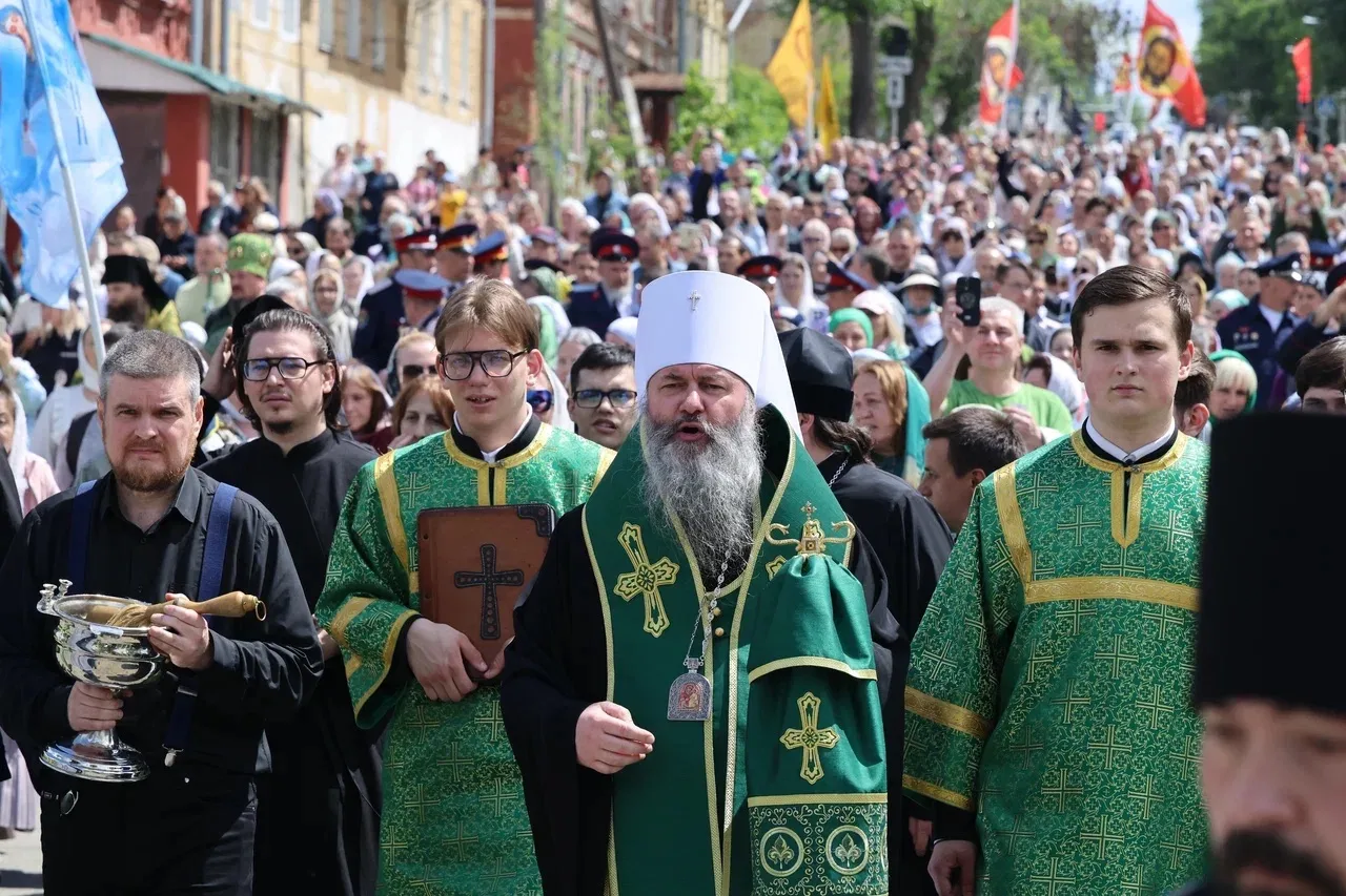 В Самаре прошёл Крестный ход, посвящённый 175-й годовщине Самарской епархии и дню памяти небесного покровителя города — святителя Алексия Московского