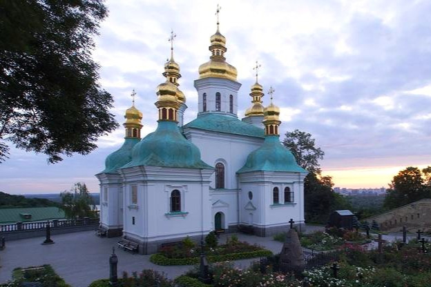 В Киево-Печерской лавре сотрудники государственного заповедника захватили храм Рождества Богородицы