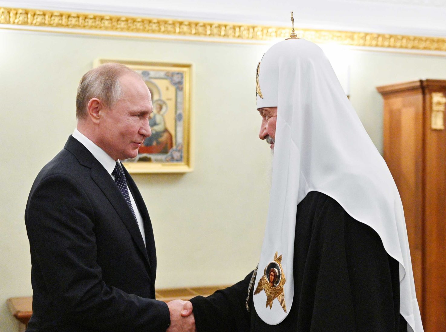 Владимир Путин поздравил Святейшего Патриарха Московского и всея Руси Кирилла с Днем России