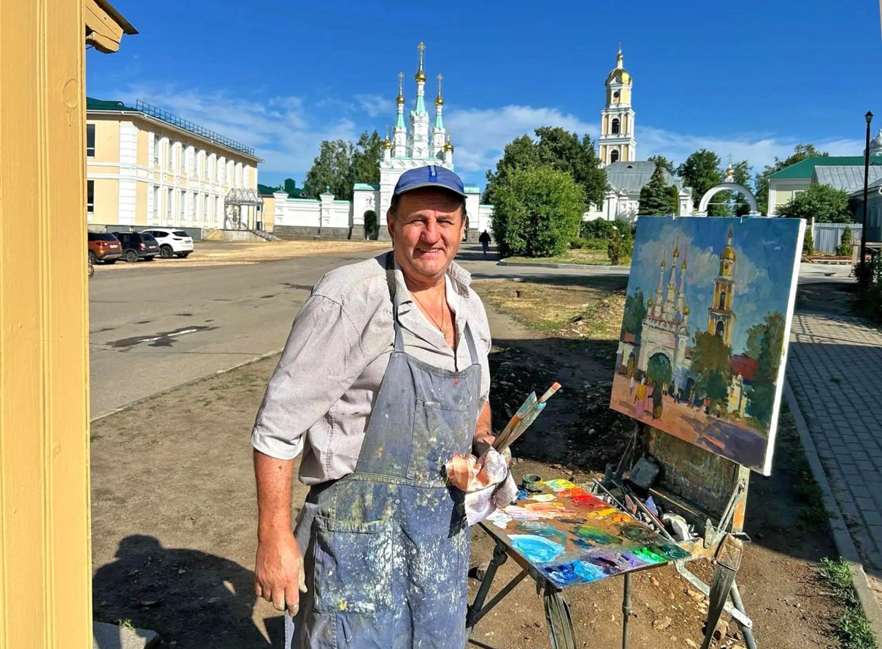 Художники из разных регионов России пишут картины в Серафимо-Дивеевском монастыре
