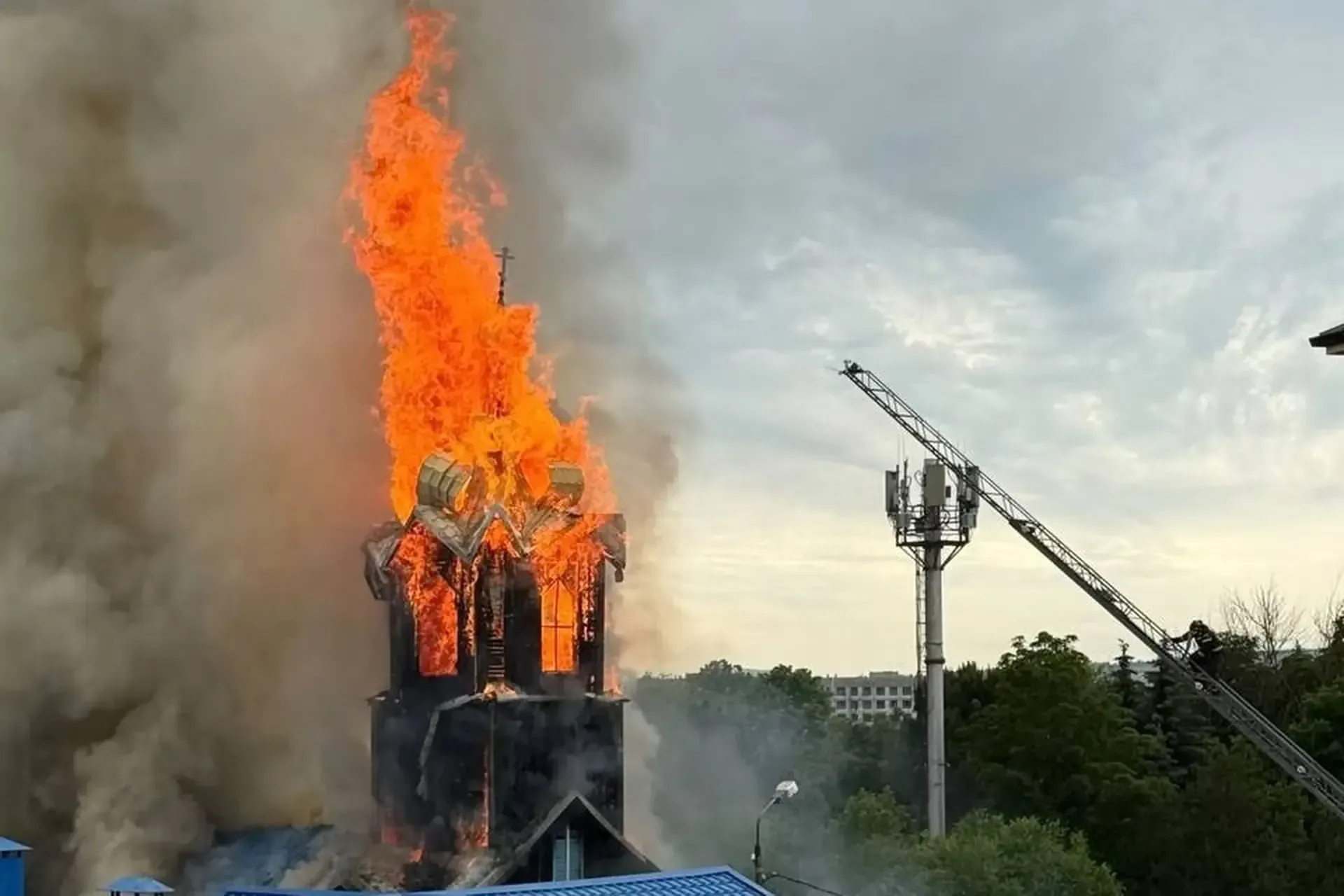 Старинный Никольский храм в городе Ессентуки уничтожен пожаром