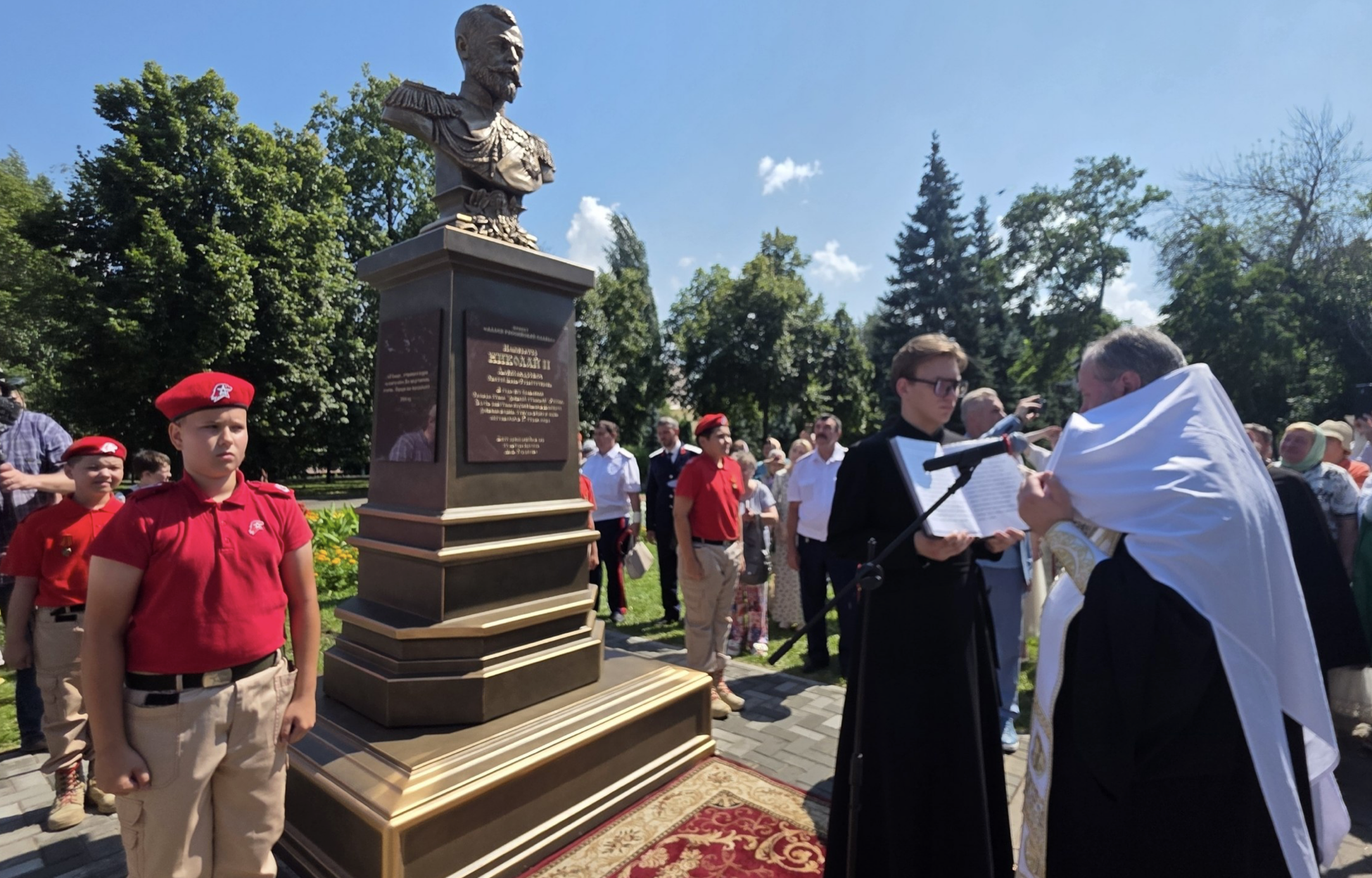 Памятник Николаю II открыли и освятили в Самаре