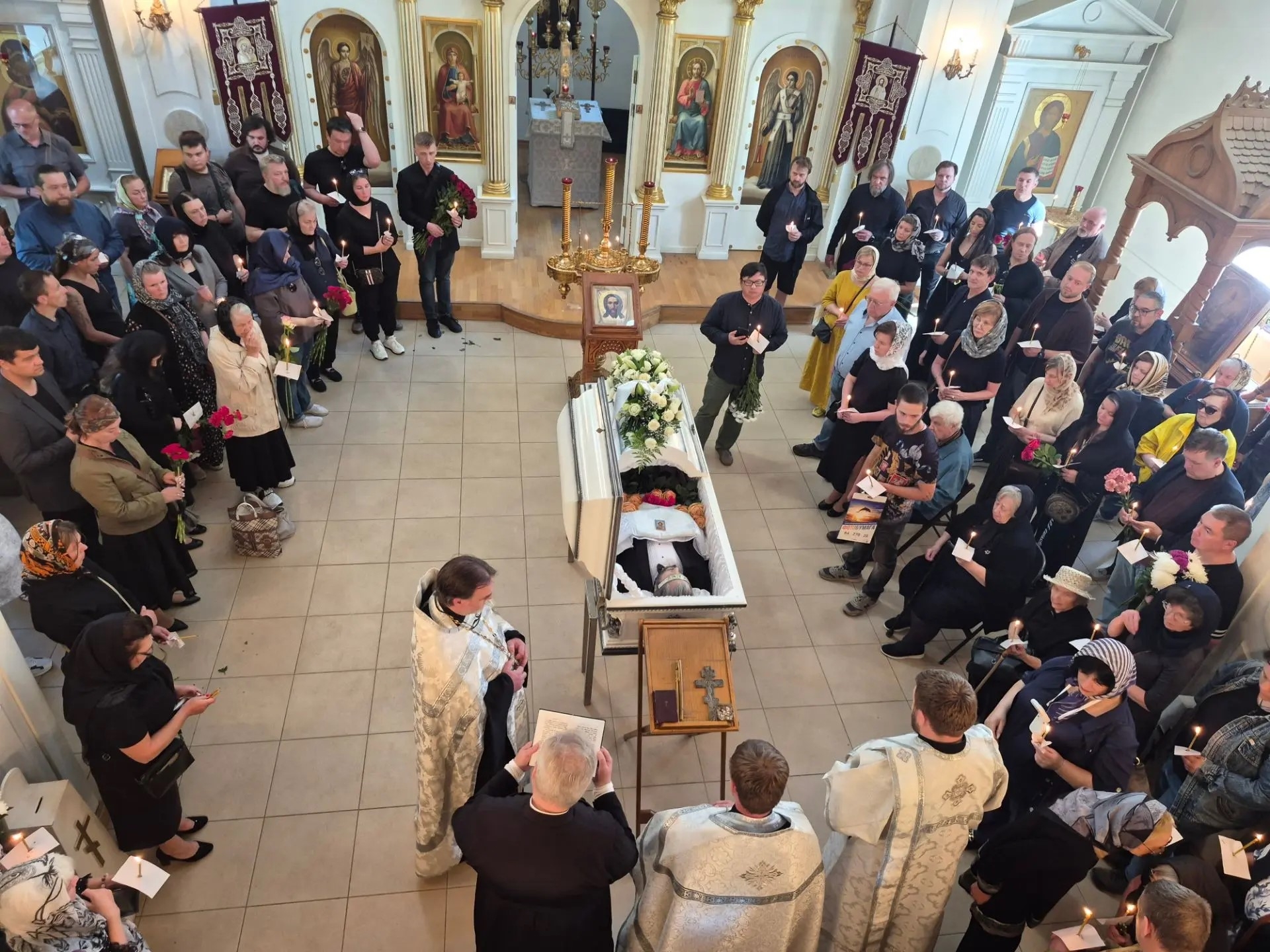 На Северном кладбище Санкт-Петербурга простились с Максимом Сырниковым