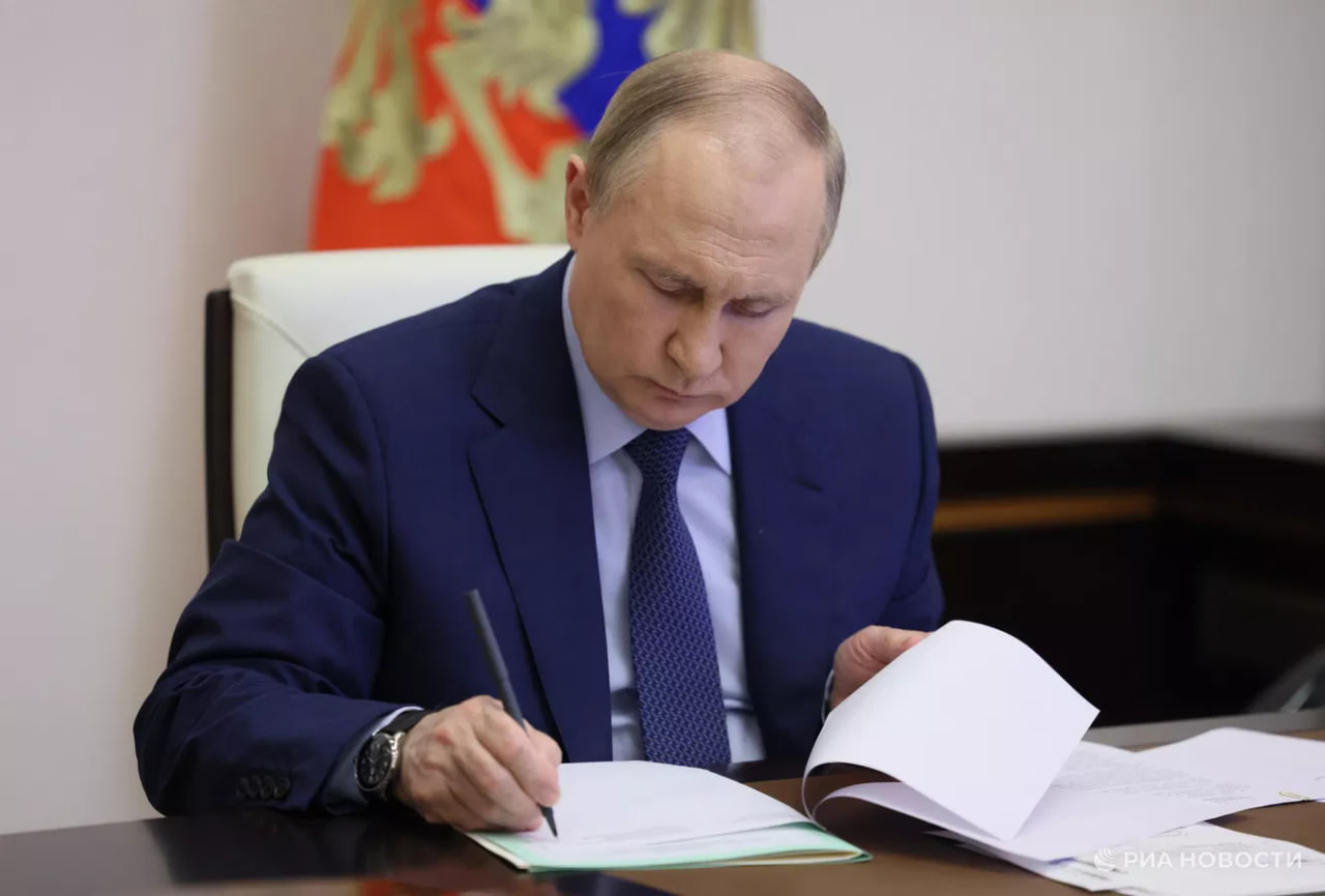 Владимир Путин поручил ввести в университетские программы курс «Русский язык как государственный»