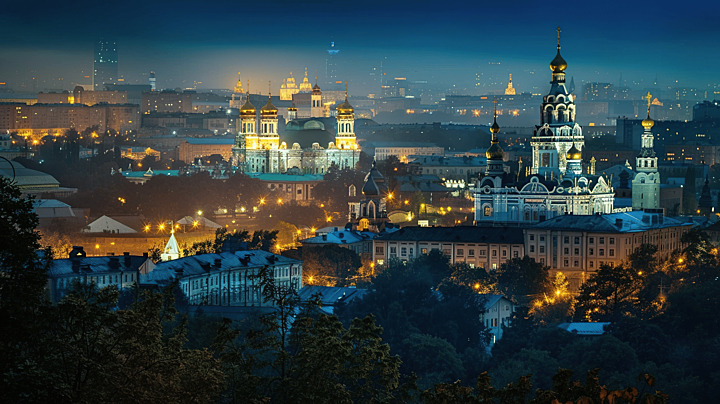 Мощи святых в Киево-Печерской лавре накрыли вышиванками