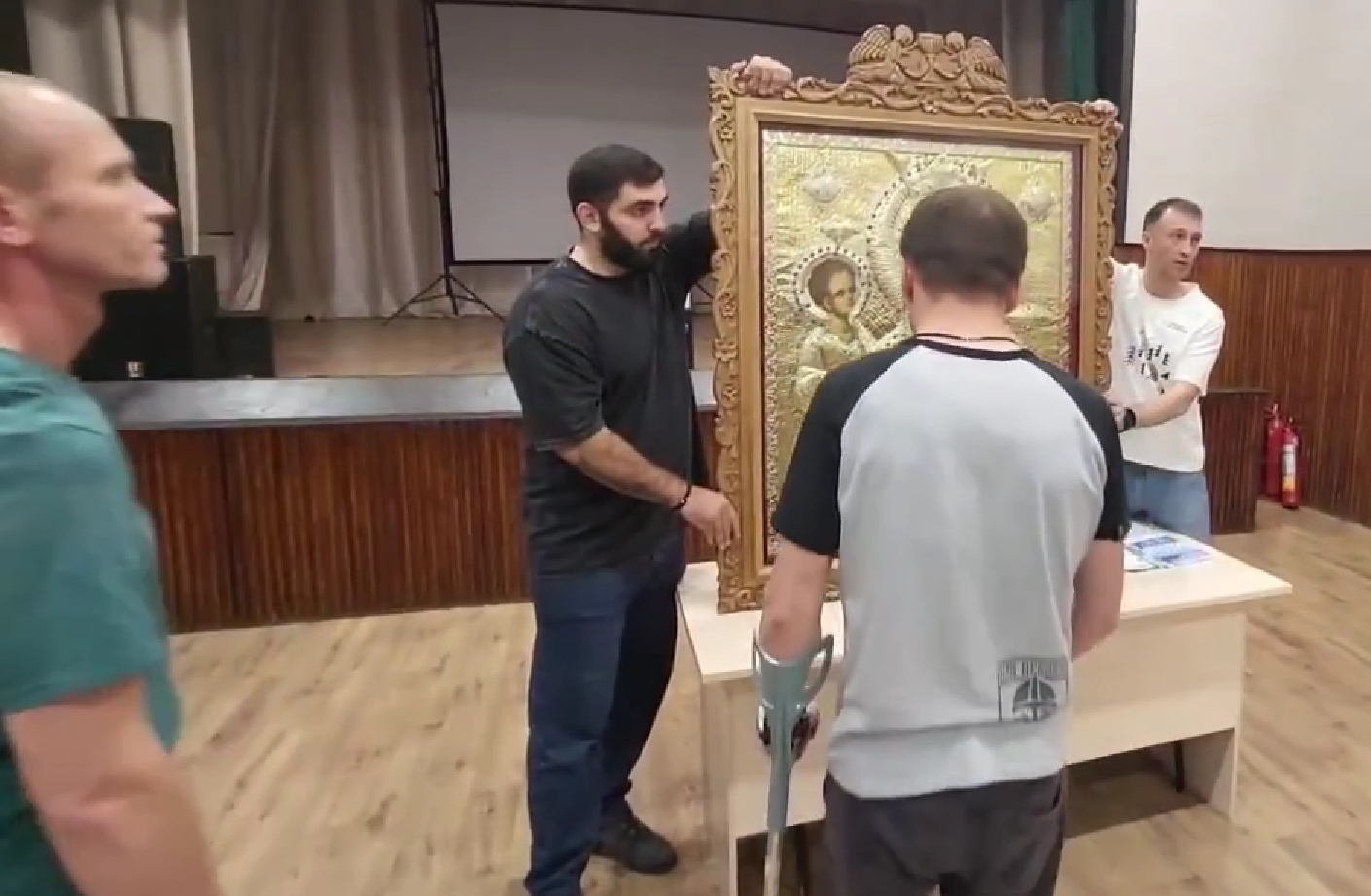 Участники крестного хода «Россия под Покровом» посетили военный госпиталь в Иркутске