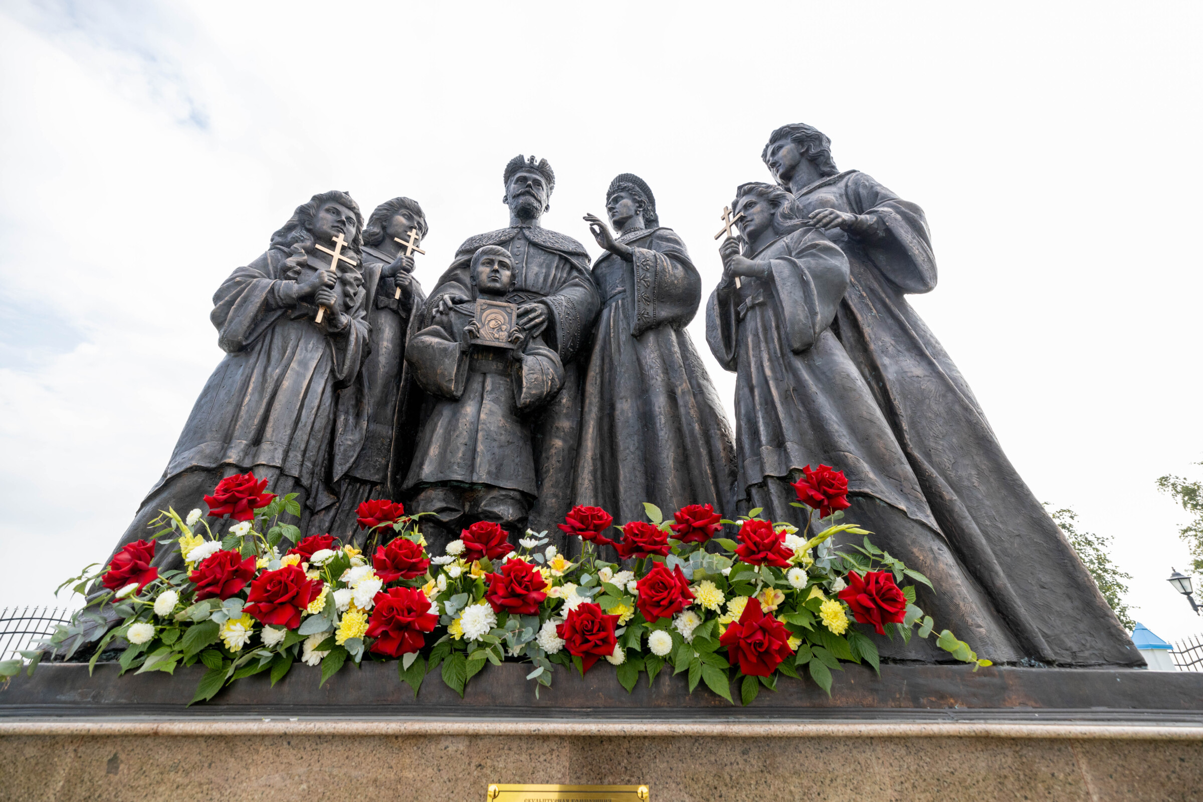 Памятник императору Николаю II и его семье открыли в Югре