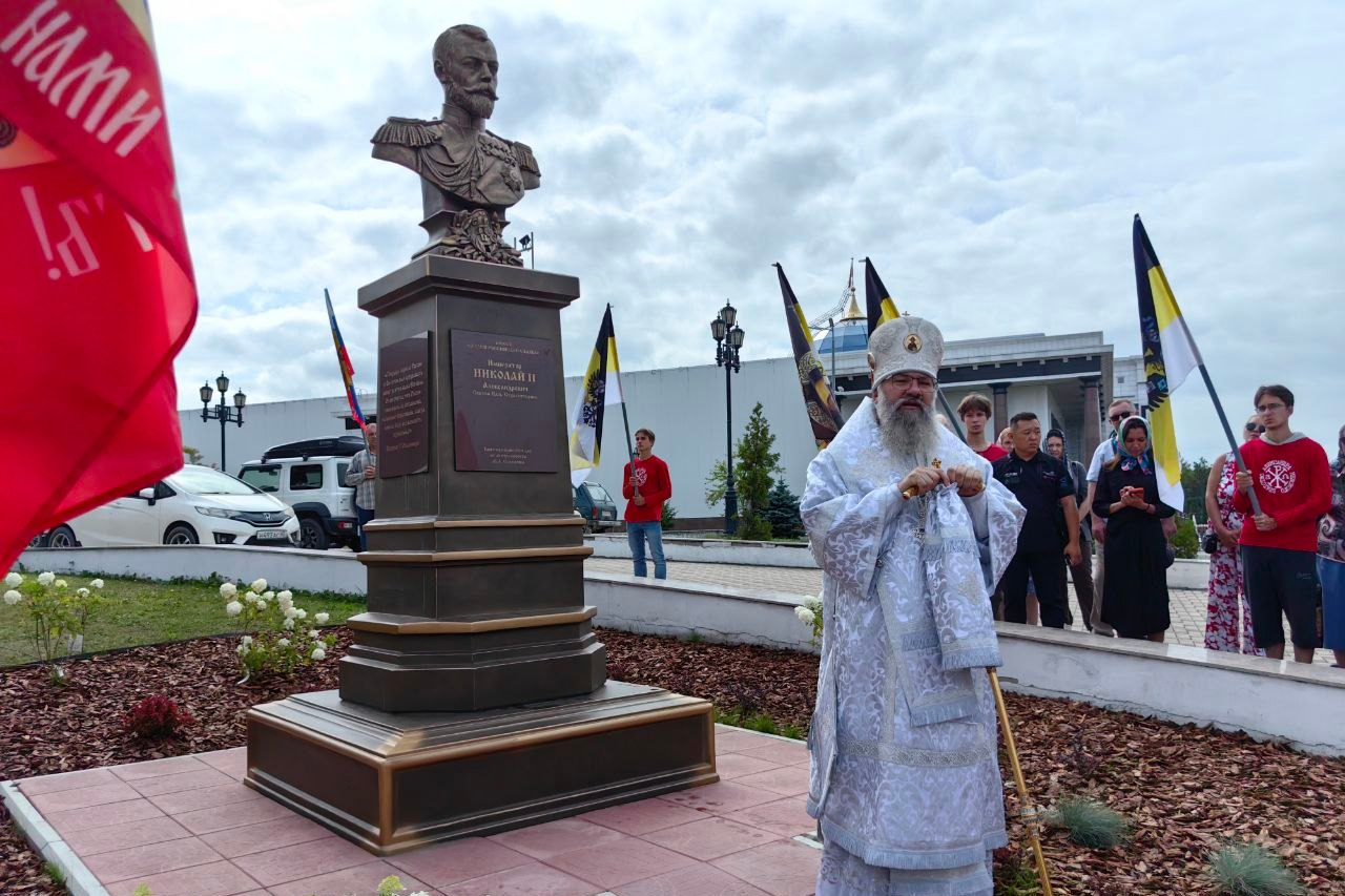 В Южно-Сахалинске установлен памятник императору Николаю II