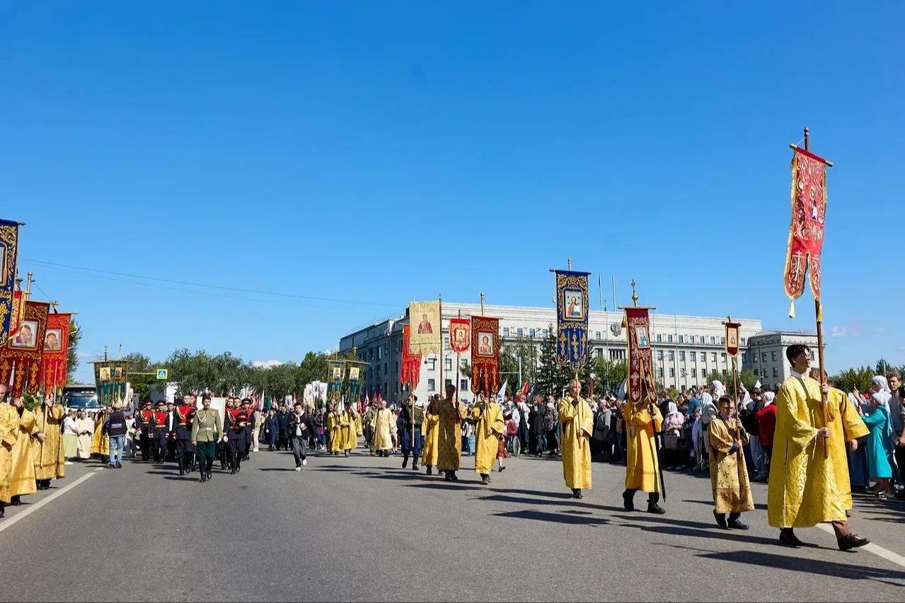 Более 15 тысяч верующих приняли участие в крестном ходе с мощами святителя Спиридона Тримифунтского в Иркутске