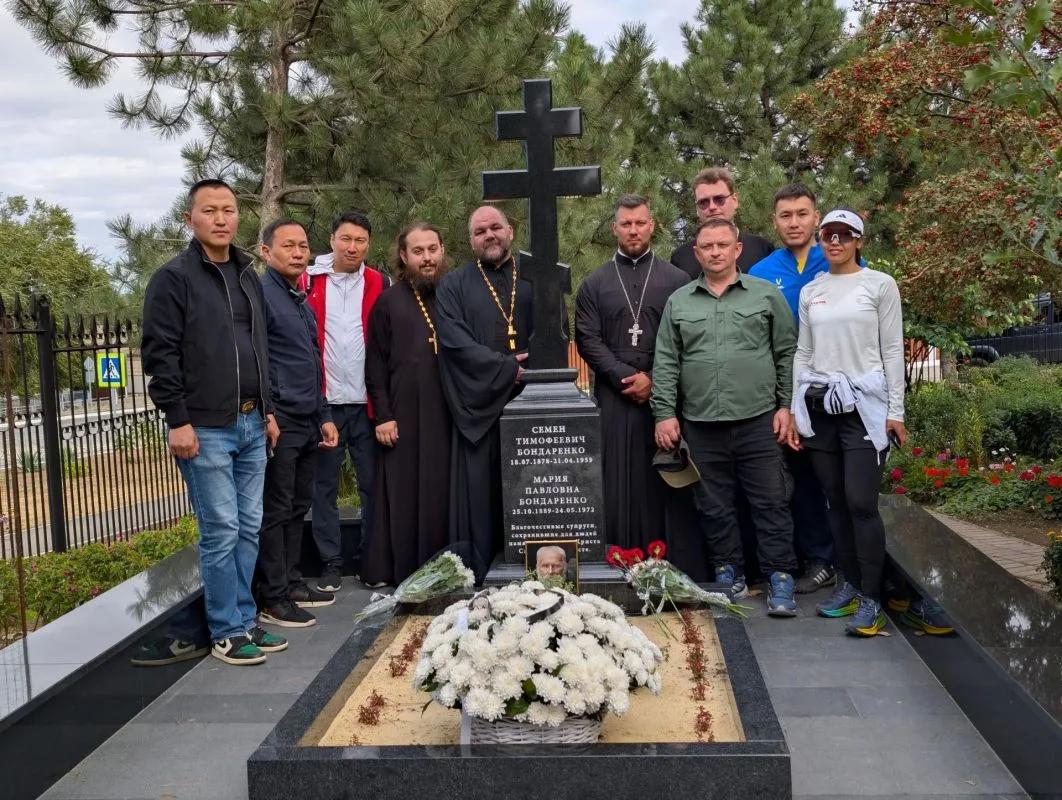 В Элисте завершился пеший маршрут «Дорога к Явлению: 17 километров веры и памяти», посвященный 80-летию Явления Христа Спасителя в столице Калмыкии