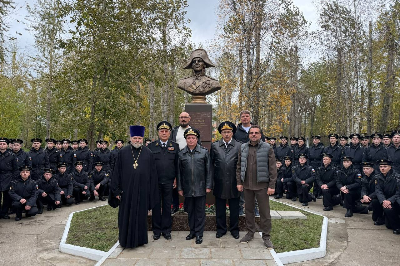 В Северодвинске установили бюст праведного воина Феодора Ушакова