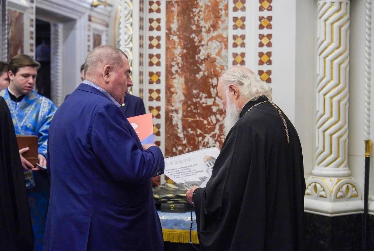 Патриарху Кириллу рассказали подробности строительства храма у Пискарёвского кладбища