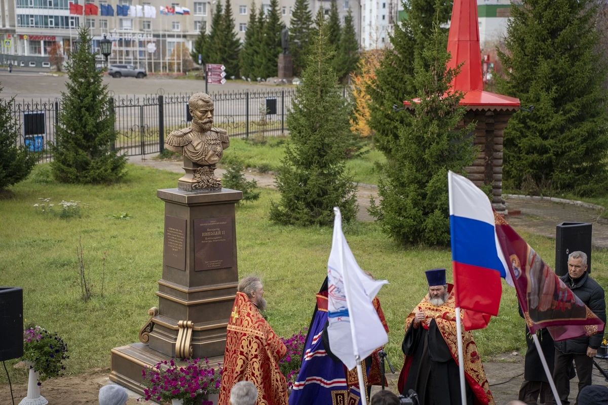 В Нарьян-Маре открыли памятник царю Николаю II